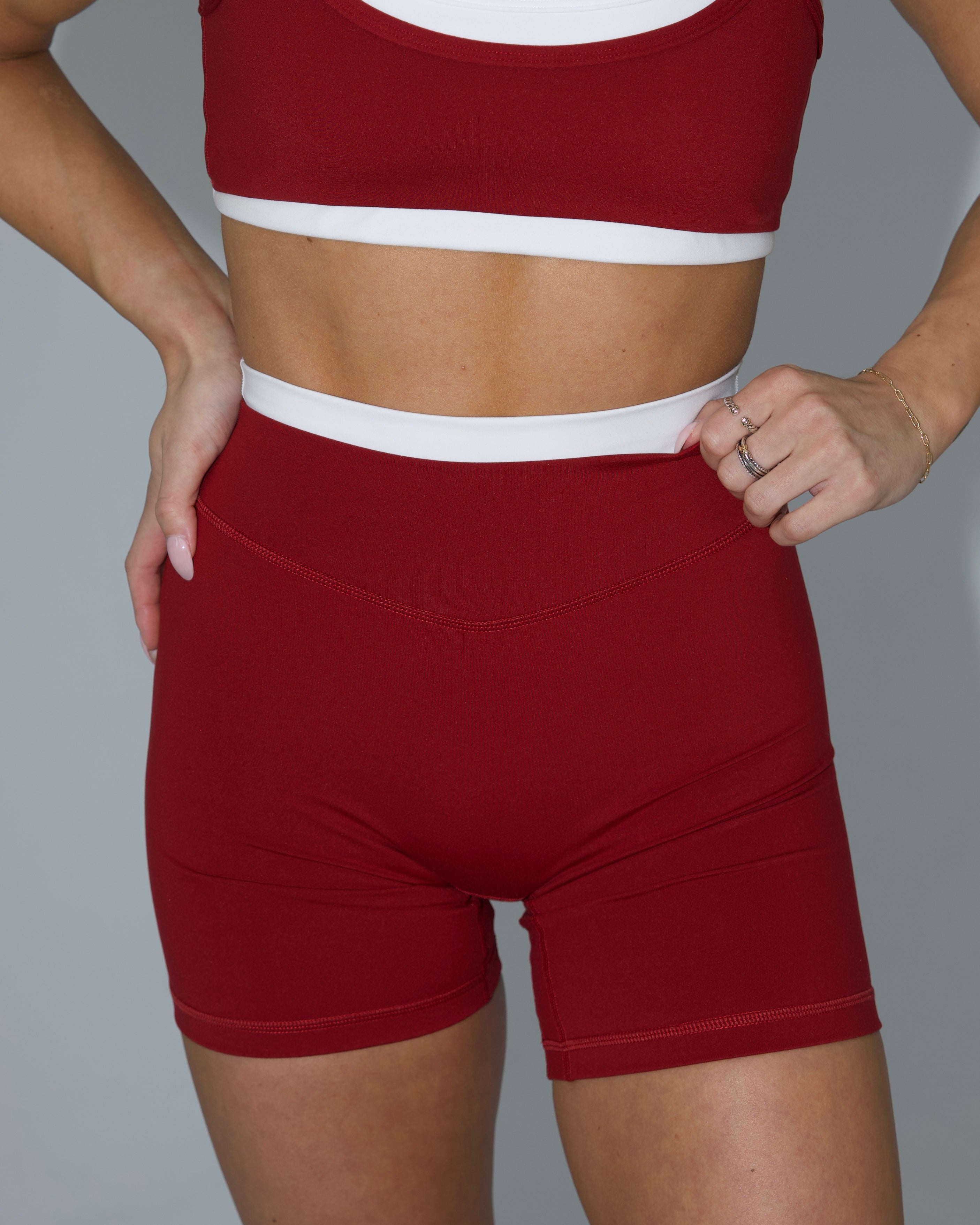 Layered Sculpt Short - Kiss & White